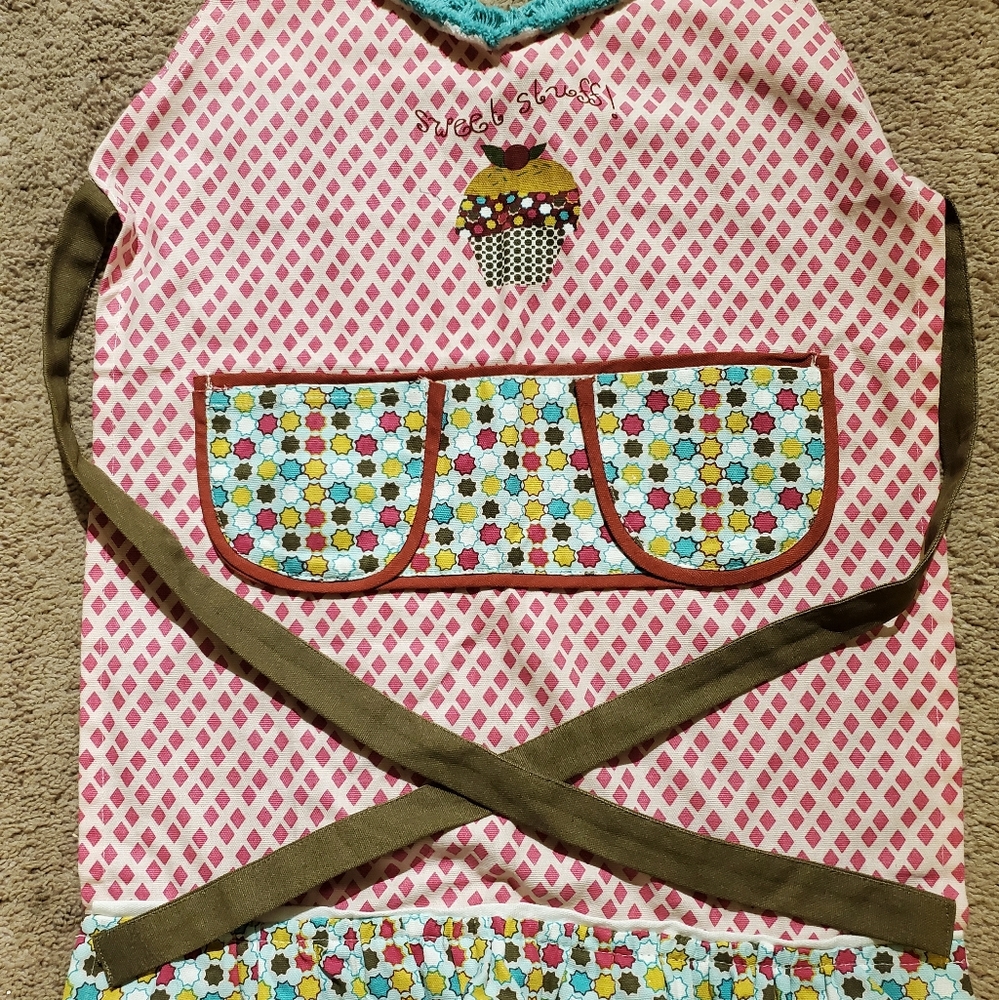 Girls apron and hat